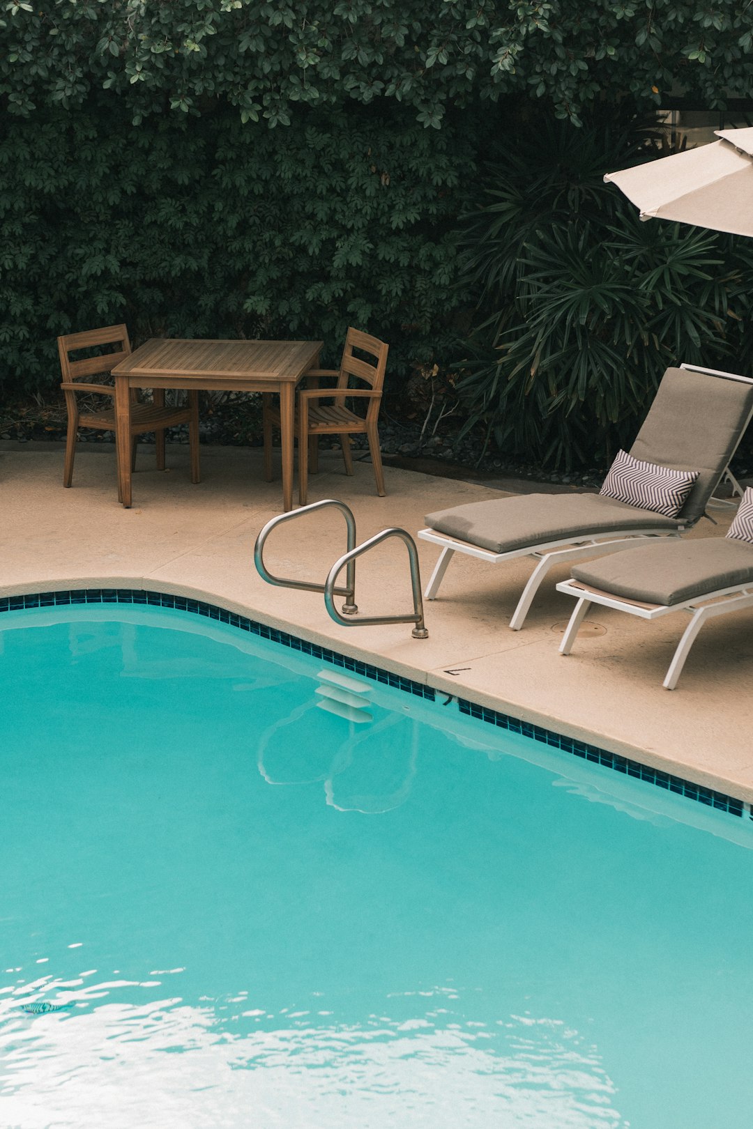 two-gray-sunbathing-loungers-beside-pool-fg-ze2uoodm